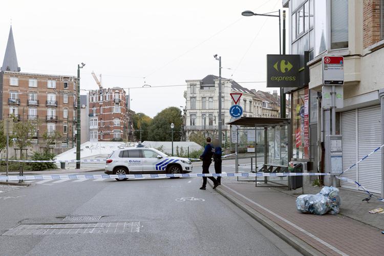 ATTENTATO A BRUXELLES: TERRORISTA ISLAMICO MORTO DOPO SCONTRO CON LA POLIZIA. SUO VIDEO A GENOVA