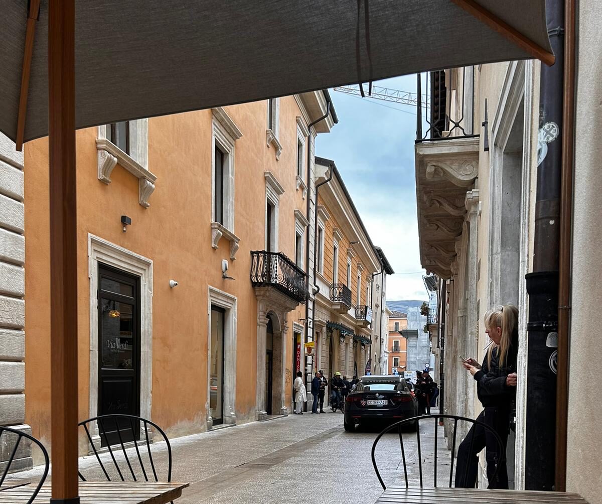 L’AQUILA, SANGUE NEL LOCALE: POLIZIA ESCLUDE VIOLENZE, SCATTA SEQUESTRO