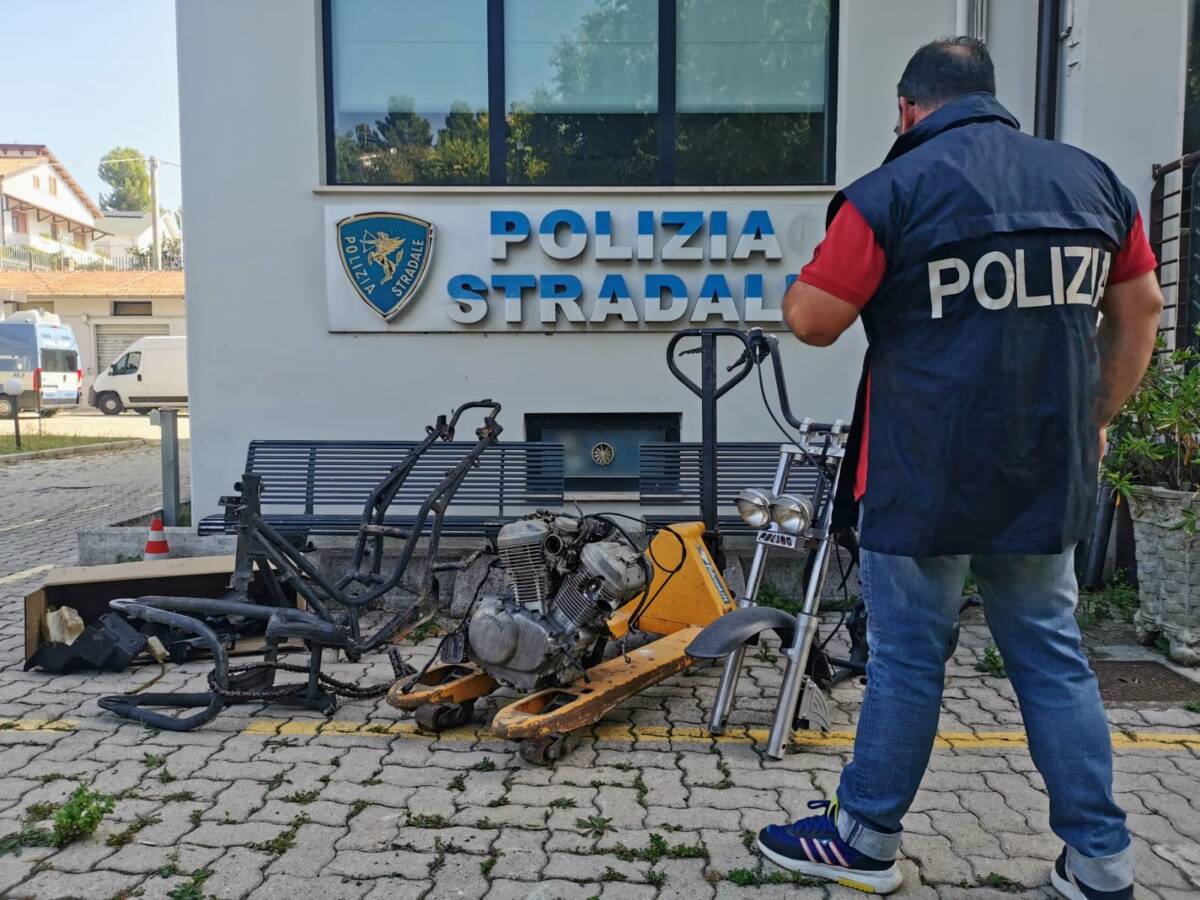 TOLLO: LA POLIZIA RECUPERA UNA MOTO RUBATA, RINVENUTA NEL CORSO DI UNA PERQUISIZIONE