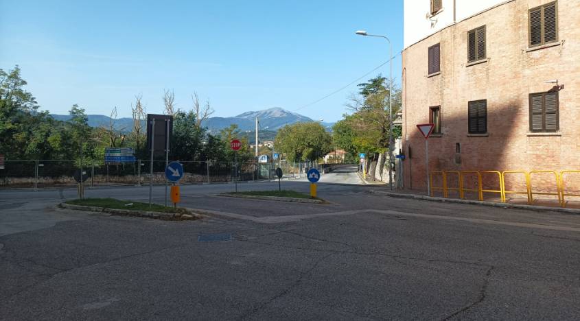 L’AQUILA: RIAPRE VIA FONTESECCO, TORNA IL DOPPIO SENSO DI CIRCOLAZIONE