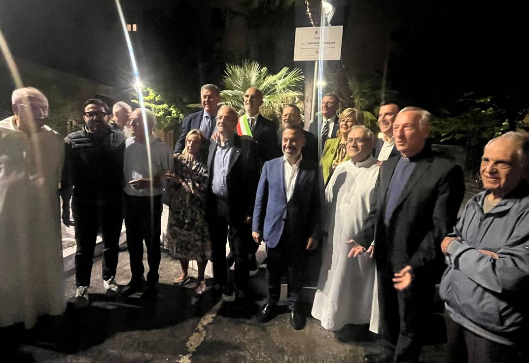 PESCARA, INAUGURAZIONE LARGO MONSIGNOR ANTONIO IANNUCCI. SOSPIRI: “GIUSTO RICONOSCIMENTO”