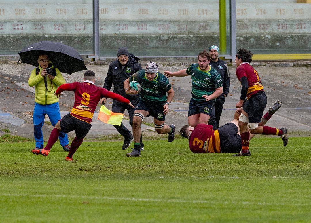 RUGBY SERIE B: BIG MATCH TRA L’AQUILA RUGBY E FRASCATI FINISCE PARI, SORPASSO CAPOLISTA MANCATO