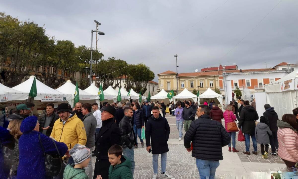 MARSICALAND CONQUISTA L’INTERO TERRITORIO, IN TANTI A PIAZZA RISORGIMENTO PER IL MERCATO DELLA TERRA