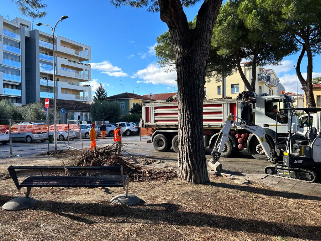 MONTESILVANO, AL VIA LAVORI DI RESTAURO PIAZZA INDRO MONTANELLI