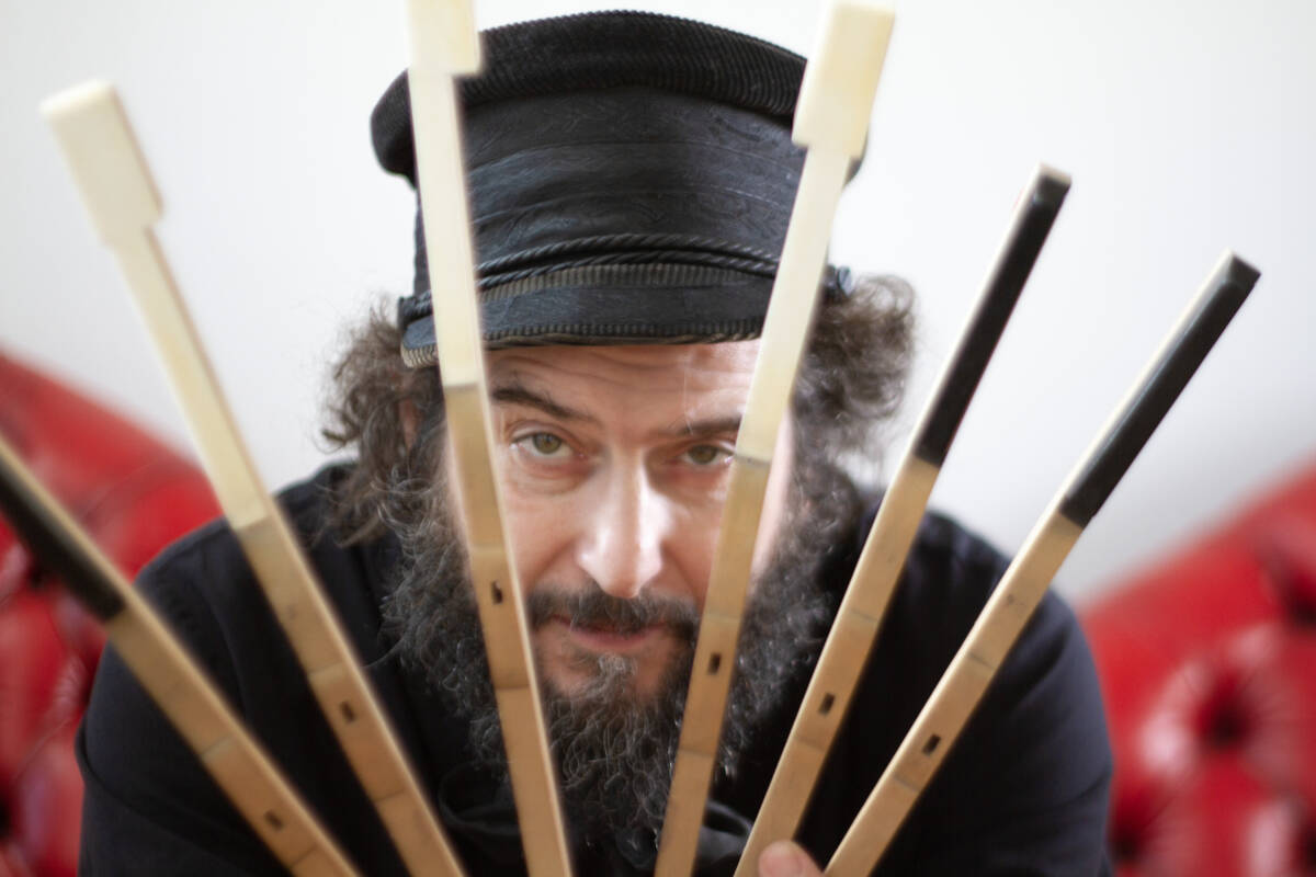L’ATTESO CONCERTO DI VINICIO CAPOSSELA AL TEATRO MASSIMO DI PESCARA