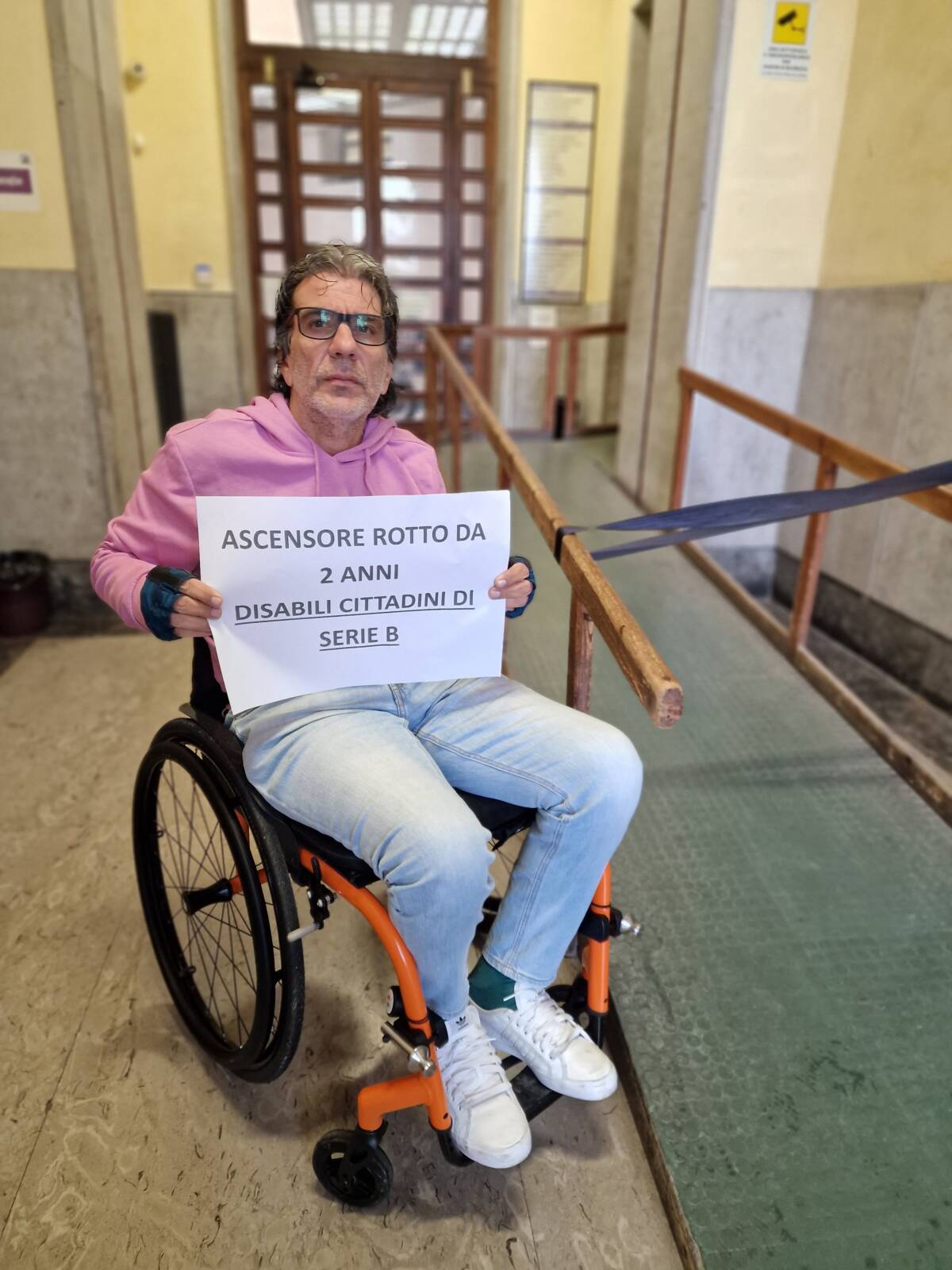 UFFICI COMUNALI DI PESCARA CON ASCENSORE ROTTO DA 2 ANNI: FERRANTE, “DISABILI DISCRIMINATI”