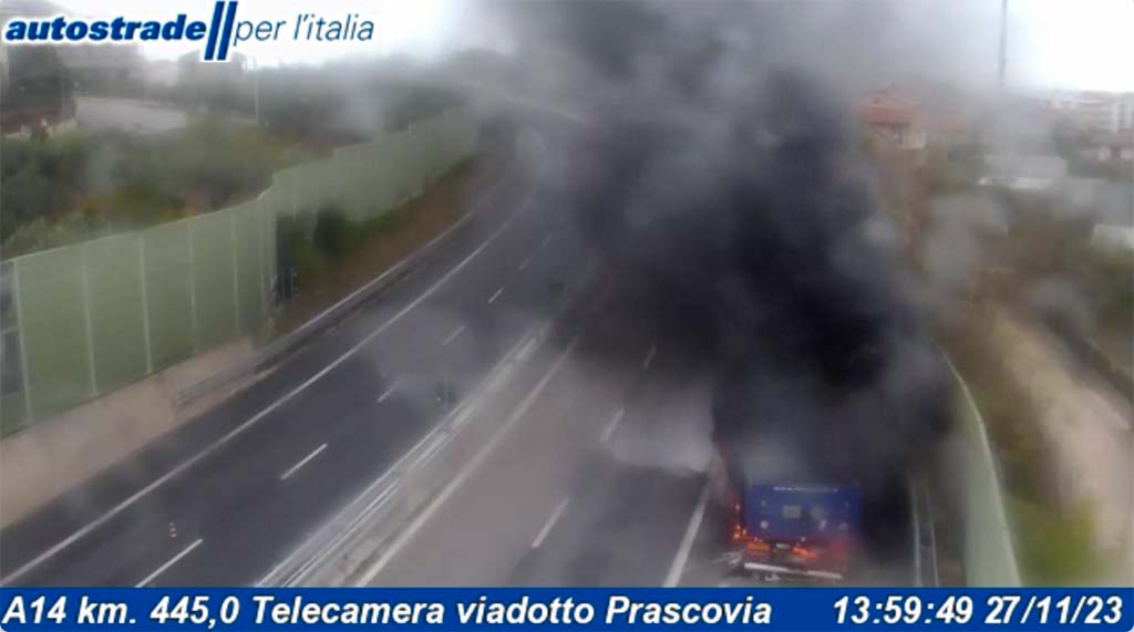 AUTOSTRADA A14: MEZZO PESANTE IN FIAMME NEL TRATTO DI VASTO, CODE E DISAGI
