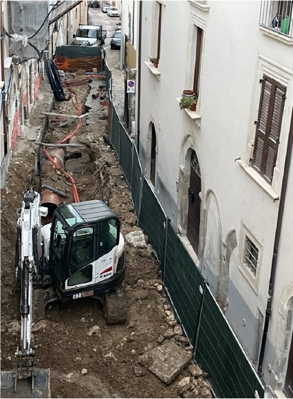 L’AQUILA, VIA FORTEBRACCIO: “INCURIA E DISAGI TRA ATTIVITA’ E CASE ALLAGATE”, PROTESTANO RESIDENTI