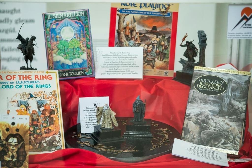 GRANDE SUCCESSO ALL’AQUILA  DELLA MOSTRA “IL POTERE DEGLI ANELLI” DI SCENA ALL’EMICICLO