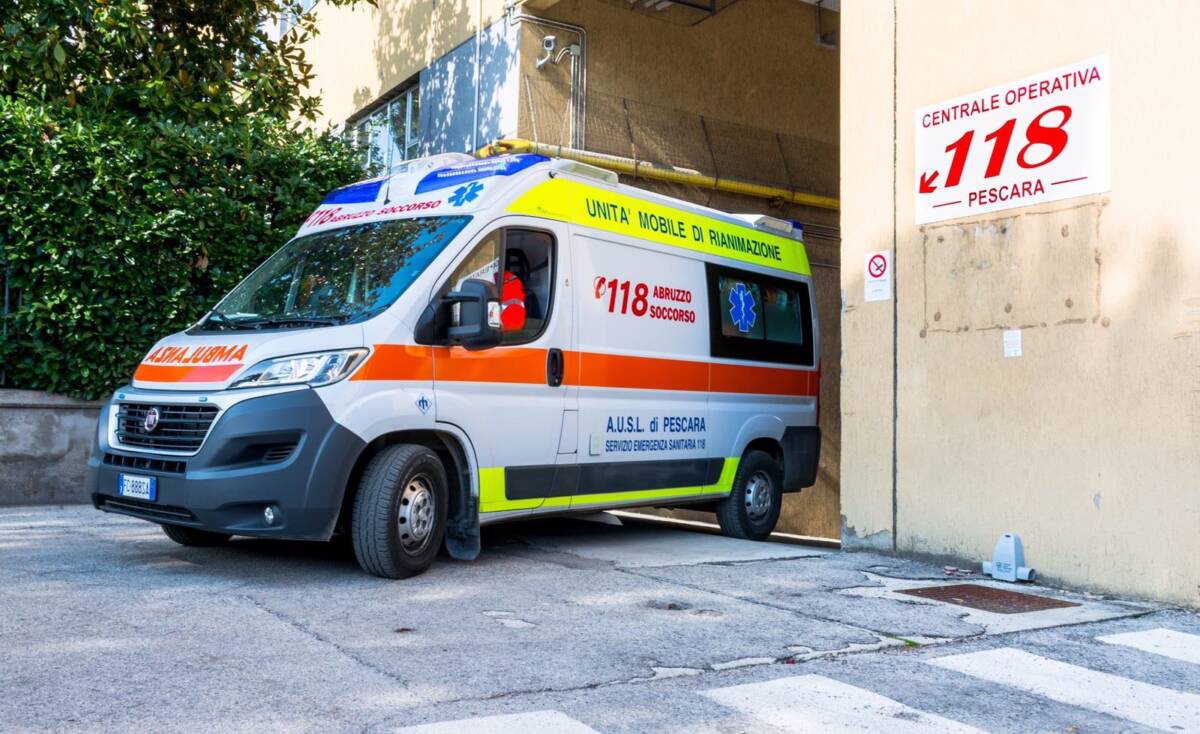 TRAGEDIA A PESCARA, OPERAIO MUORE PRECIPITANDO DA UN TETTO DURANTE LAVORI EDILI IN VIA MONTE SIRENTE