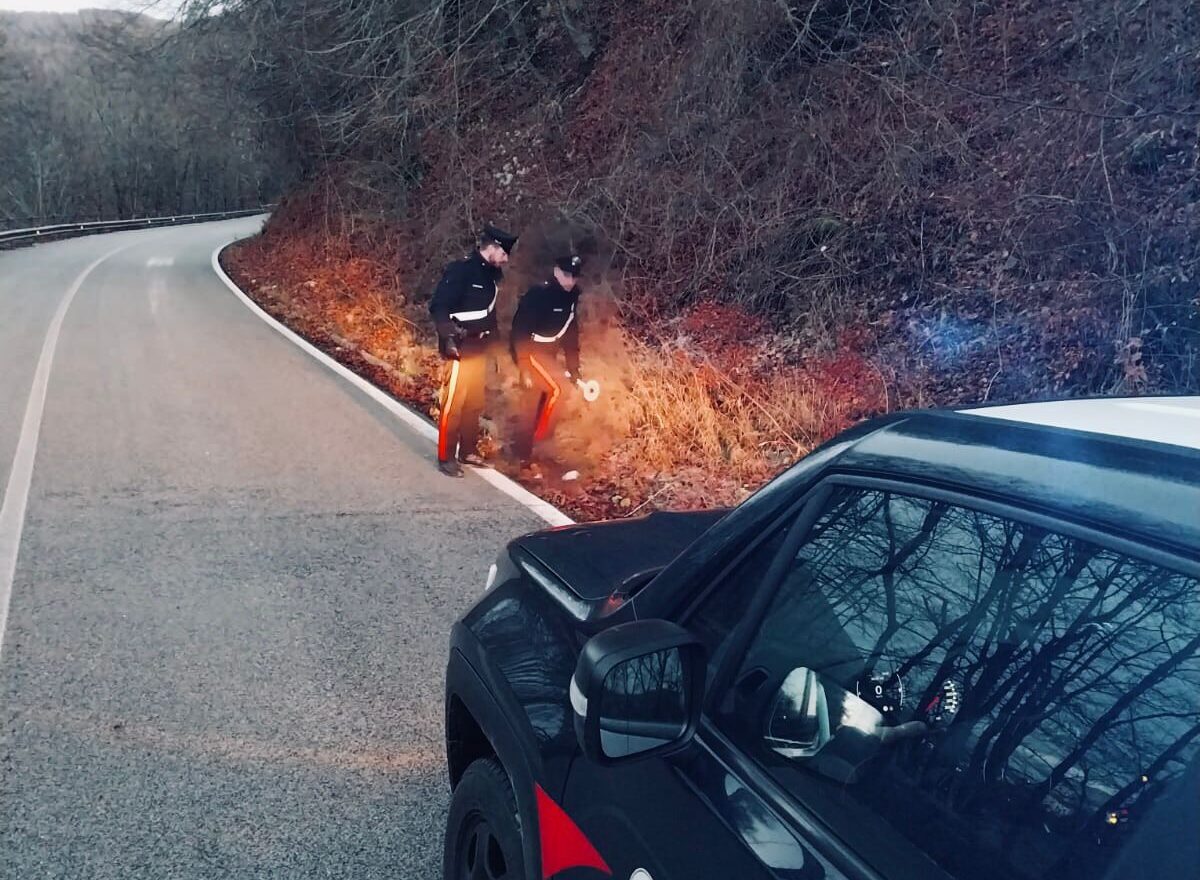 PESCASSEROLI: TENTA DI DISFARSI DELLA COCAINA AL POSTO DI BLOCCO, ARRESTATO UN 46ENNE