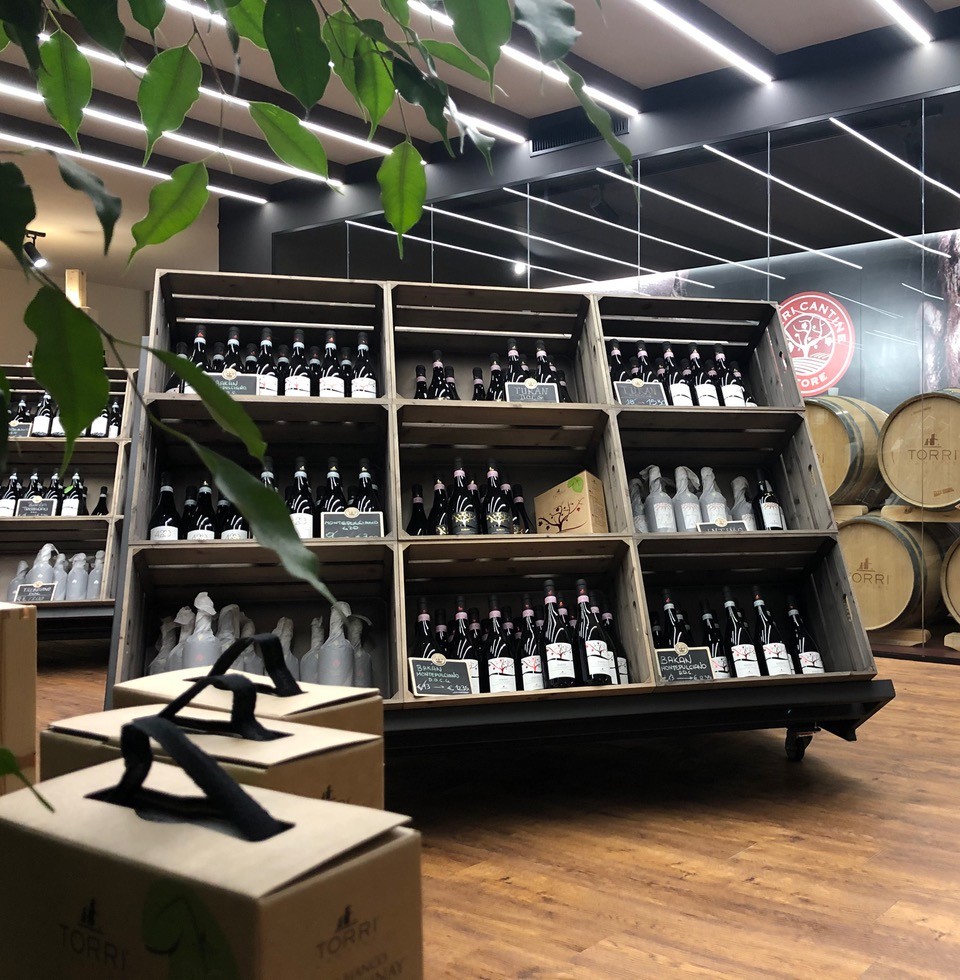 L’AQUILA: DOMENICA INAUGURAZIONE DEL “TORRI CANTINE STORE” SULLA STATALE 17