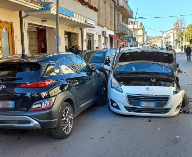 SANT’EGIDIO: EVADE DAI DOMICILIARI E PROVOCA INCIDENTE CON L’AUTO, ARRESTATO 38ENNE