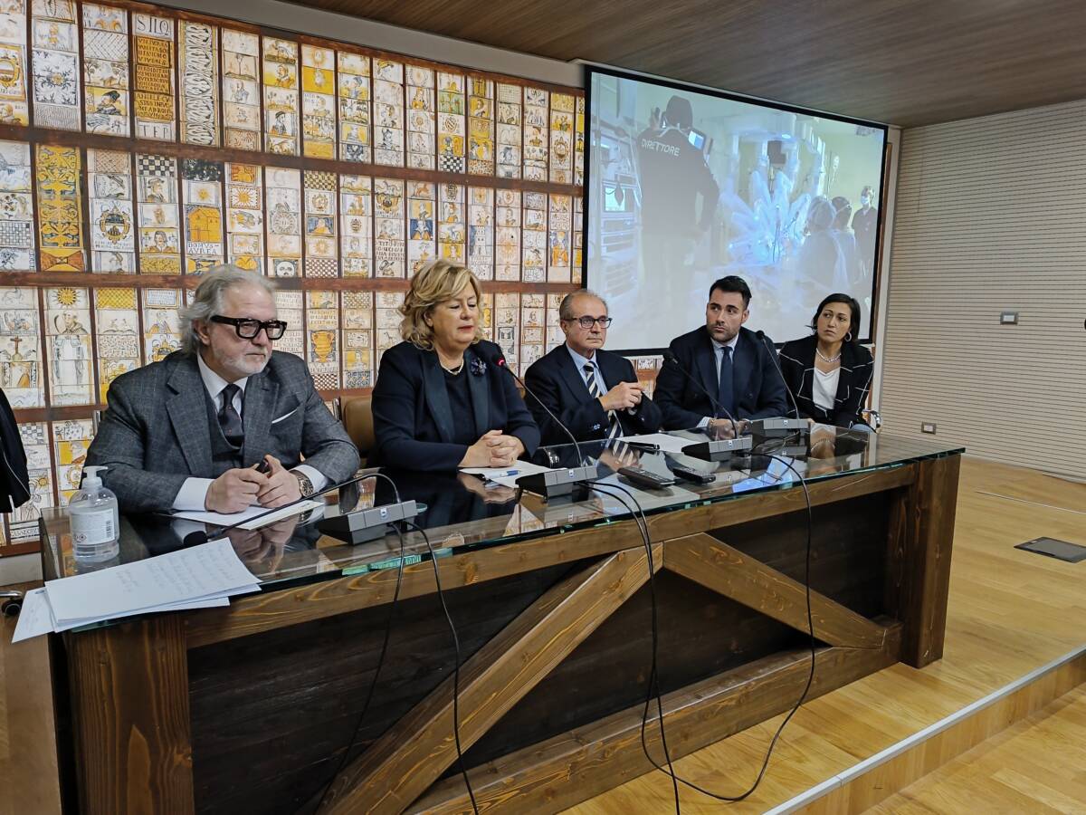 OSPEDALE DI TERAMO: DA UN MESE IN FUNZIONE IL SISTEMA ROBOTICO “DA VINCI XI”