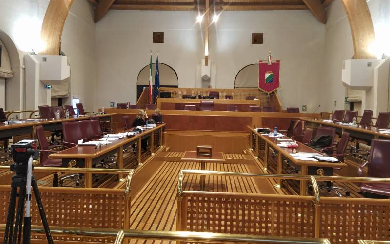 CONSIGLIO ABRUZZO: SEDUTA AGGIORNATA, OK A BILANCIO IN NOTTATA