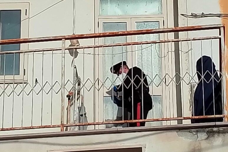 ROCCACASALE: TROVATI MORTI IN CASA ANZIANI CONIUGI, LUI DOPO MALORE, LEI DI STENTI