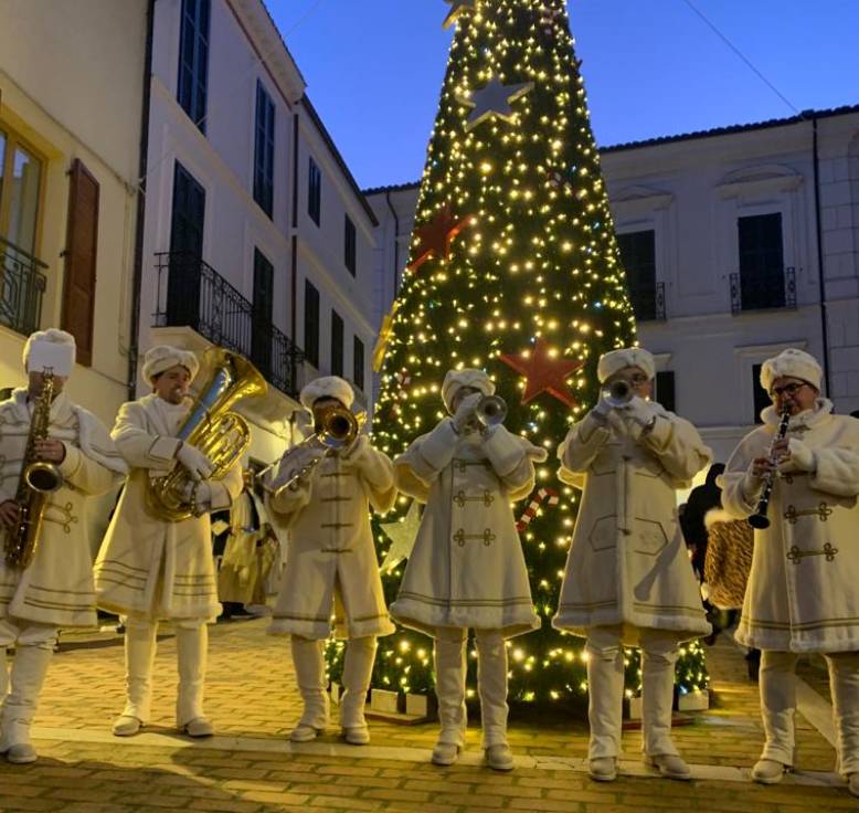 SPOLTORE: SI ACCENDONO LE LUMINARIE DI NATALE