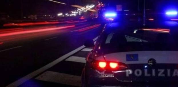 TENTA SUICIDIO DA VIADOTTO DELLA A24: UOMO SALVATO DALLA POLIZIA STRADALE DELL’AQUILA