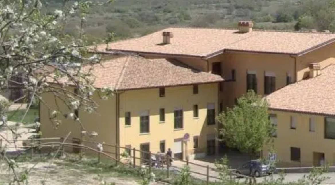 RSA SENZA LUCE E RISCALDAMENTO A COLLELONGO: IRA FEDELE (M5S), “PORTO TUTTO IN CONSIGLIO REGIONALE”