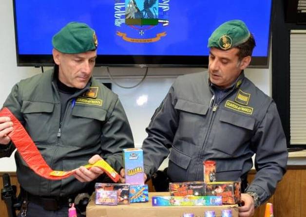 PESCARA: SEQUESTRATI 11MILA BOTTI PERICOLOSI E VENDUTI SENZA LICENZA