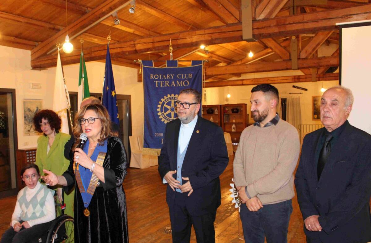 ROTARY TERAMO DONA ALL’UNITALSI UN DEFIBRILLATORE DA UTILIZZARE NEI PELLEGRINAGGI