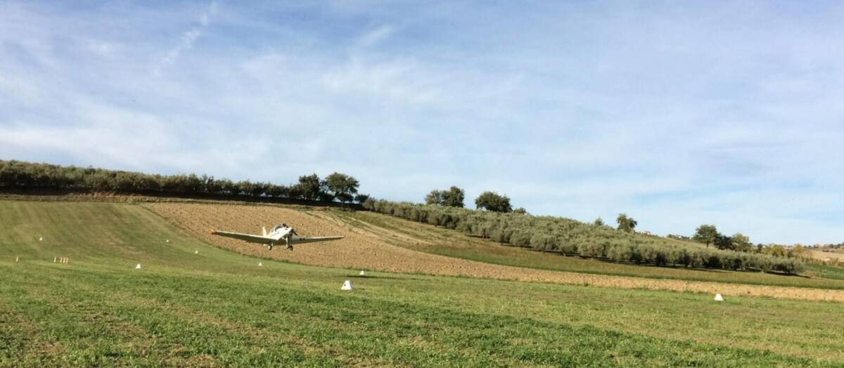 PAURA AD ALANNO: AEREO DA TURISMO ATTERRA FUORI PISTA, DUE PERSONE FERITE. CAUSE DA CHIARIRE