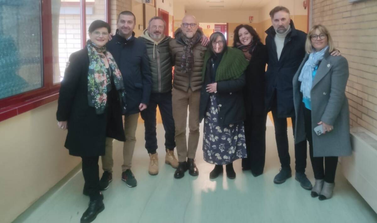 BEFANA OSPEDALE L’AQUILA: ESPONENTI FDI DONANO GIOCATTOLI AI BIMBI DEL REPARTO DI PEDIATRA