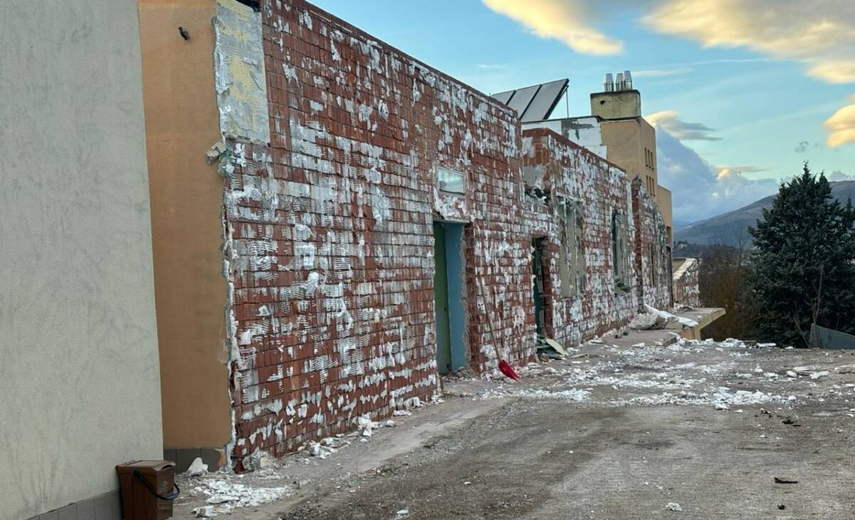 L’AQUILA: EDIFICIO SCOLASTICO “I MAGGIO”,  PARTONO DEMOLIZIONE E RICOSTRUZIONE DOPO MORTE TOMMY