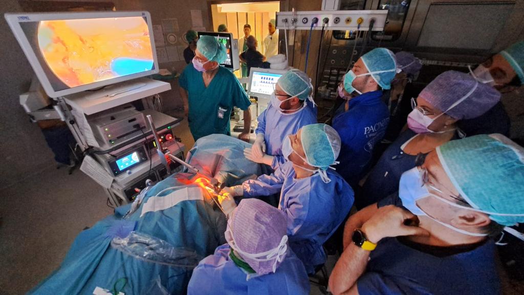 TIROIDE: EFFETTUATO ALL’AQUILA IL PRIMO INTERVENTO IN ABRUZZO CON CHIRURGIA ROBOTICA