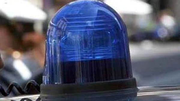 PESCARA: IN AUTO CON LAMPEGGIANTE BLU DELLA POLIZIA, DENUNCIATO 57ENNE
