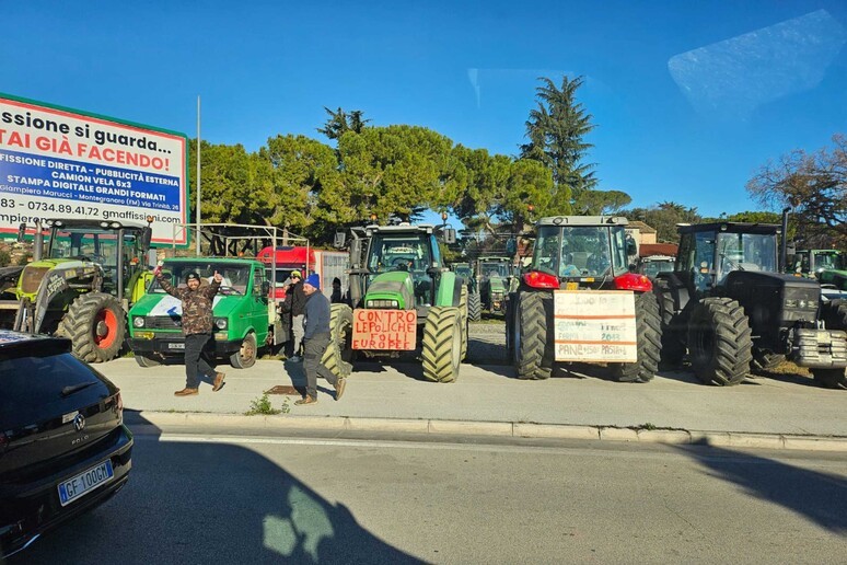 AGRICOLTORI PROTESTANO A PESCARA: “NO A DIKTAT EUROPA E MULTINAZIONALI”