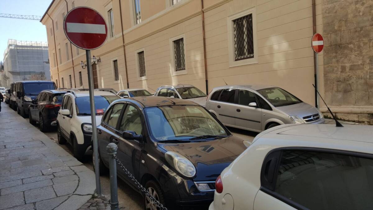 LA PROTESTA: “CAOS TRAFFICO NEL CENTRO STORICO AQUILANO INTORNO A PALAZZO MARGHERITA”