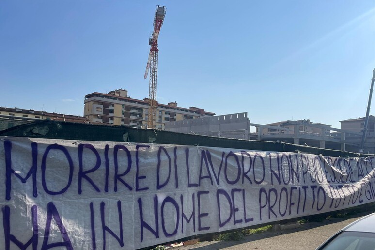 CROLLO A FIRENZE: DUE ORE DI SCIOPERO E PRESIDIO A TERAMO, “BASTA CONTARE I MORTI”