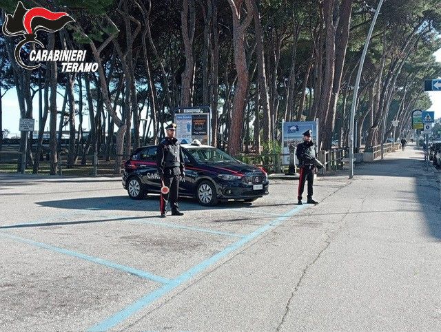 TRE DONNE MOLESTATE A SAN VALENTINO AD ALBA ADRIATICA: IN MANETTE UN MINORENNE