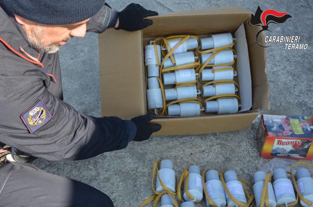 SEQUESTRATI DAI CARABINIERI DI TERAMO 316 KG DI MATERIALE ESPLODENTE E FUOCHI D’ARTIFICIO VIETATI