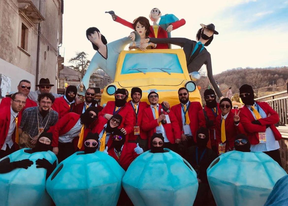 CARRI ALLEGORICI E MASCHERE STORICHE A TORNARECCIO PER FESTEGGIARE IL CARNEVALE