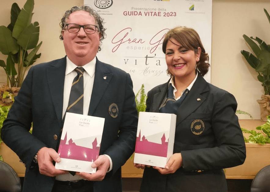 SOMMELIER, L’AIS ABRUZZO CELEBRA IL VINO REGIONALE CON LA GUIDA VITAE 2024