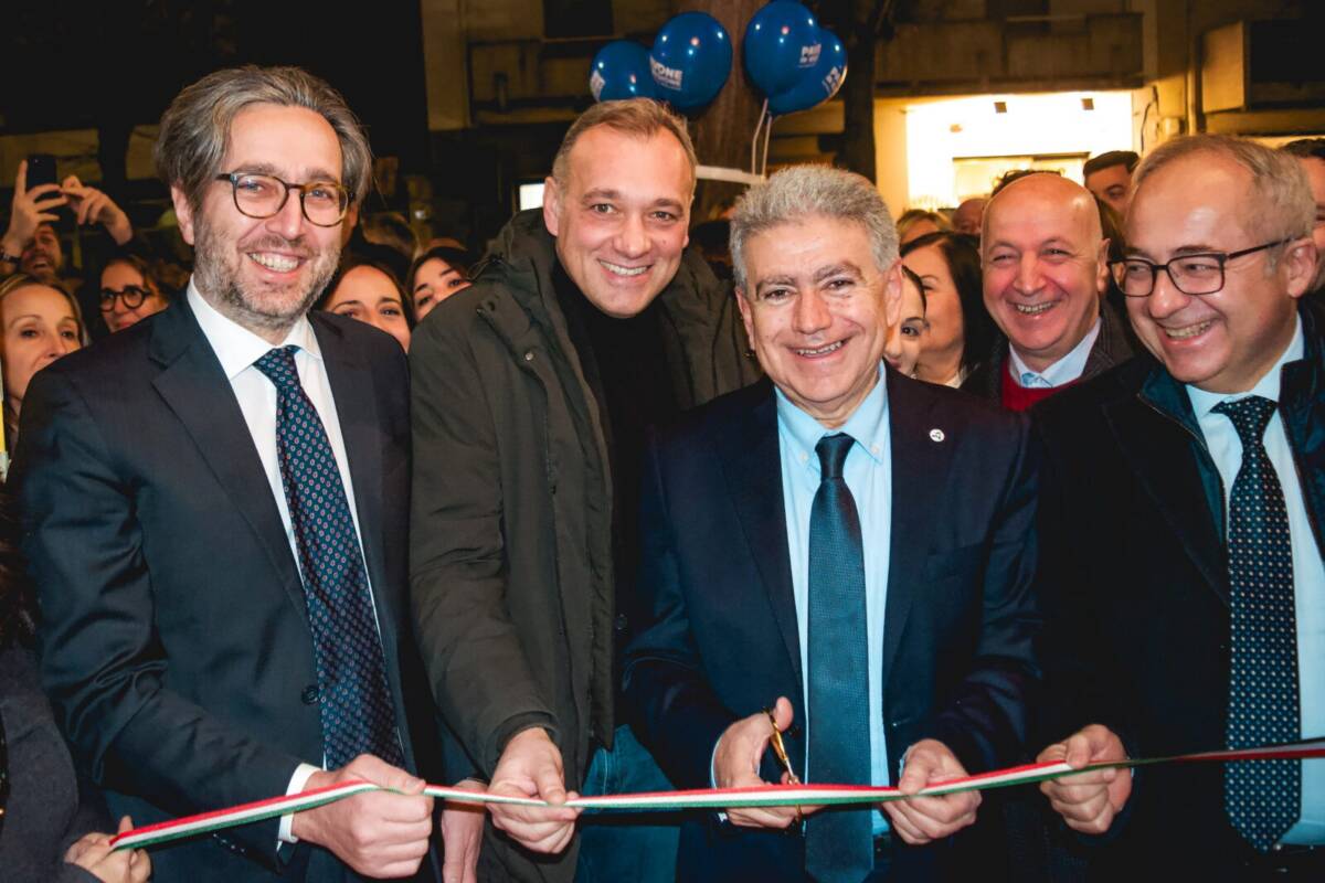 REGIONALI: FOLLA ALL’INAUGURAZIONE DEL COMITATO ELETTORALE DI PAVONE (AZIONE) A ROSETO
