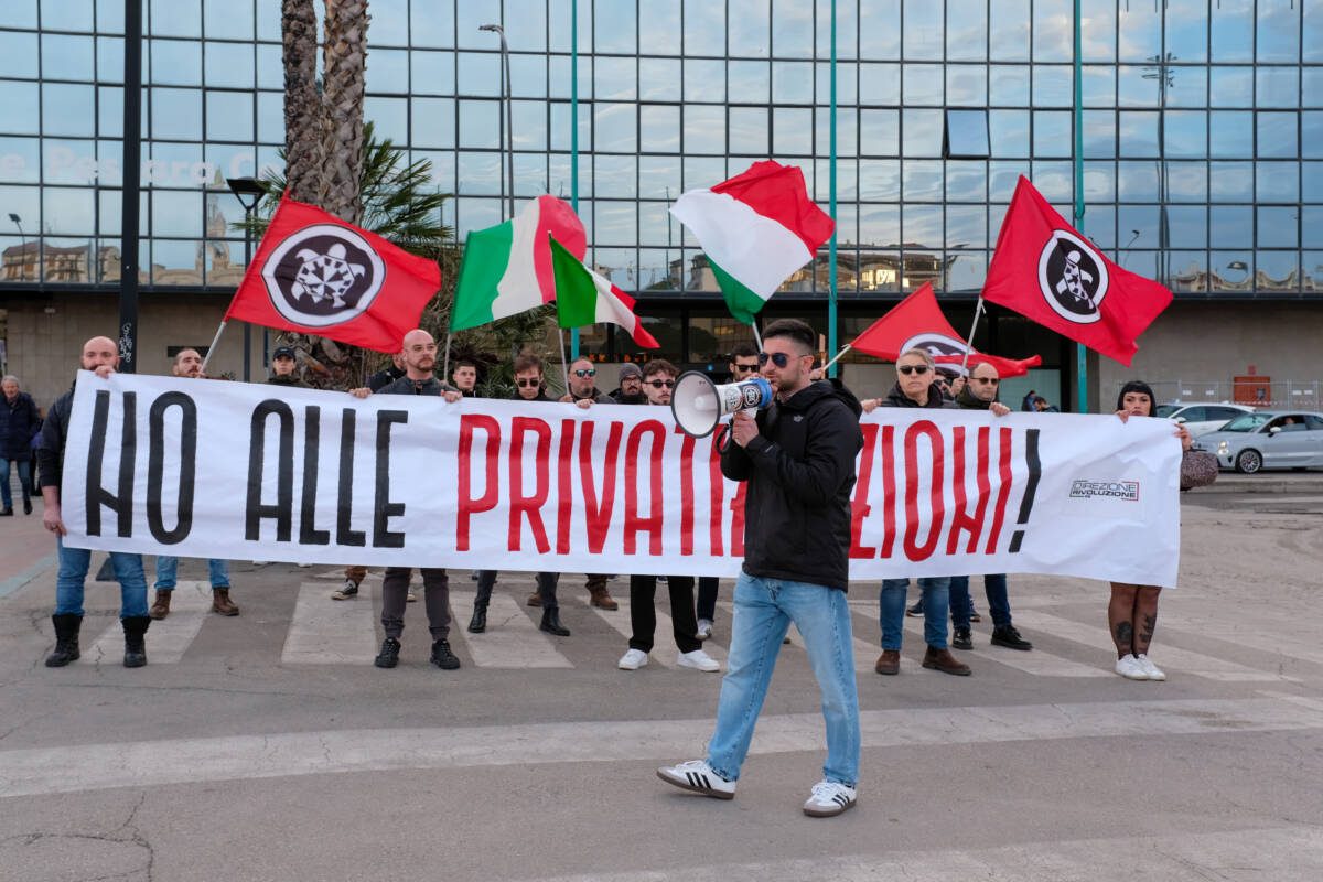 NO ALLE PRIVATIZZAZIONI, CASAPOUND MANIFESTA ANCHE A PESCARA CONTRO SCELTE GOVERNO MELONI