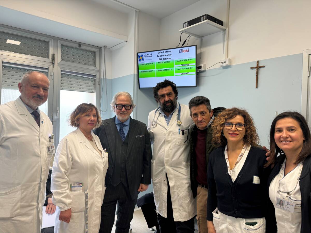 DONATI DUE MONITOR ELIMINACODE ALL’OSPEDALE DI TERAMO DA PARTE DI UN CITTADINO