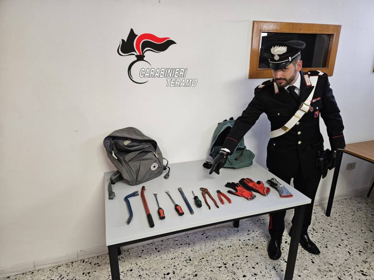 FERMATI DAI CARABINIERI DI NERETO TRE UOMINI TROVATI IN POSSESSO DI ARNESI DA SCASSO