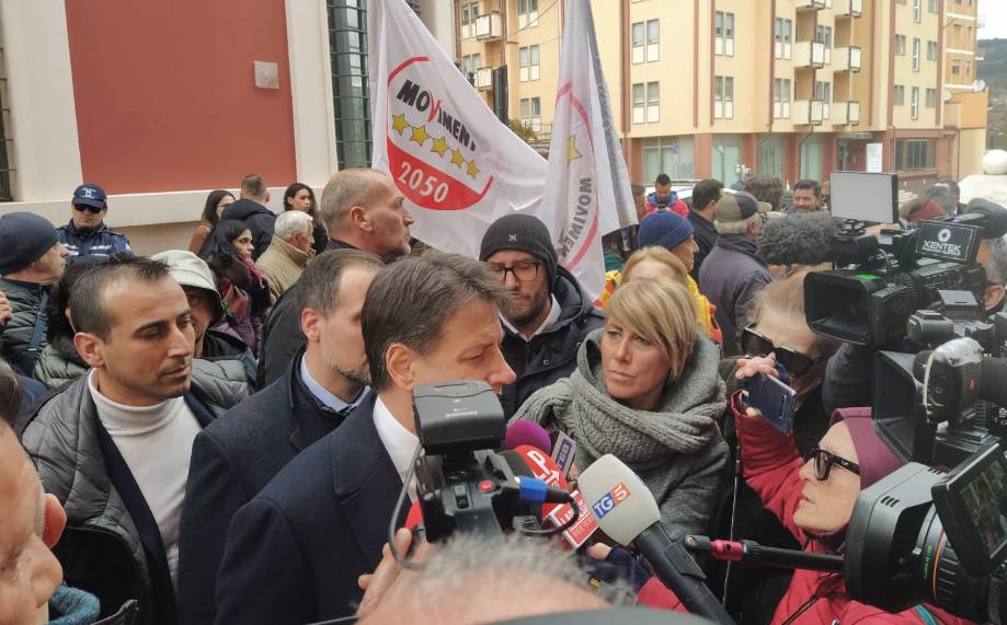 REGIONALI: CONTE A L’AQUILA, “IN ABRUZZO ALLEATI MA CON NOSTRA IDENTITA’ CHE NESSUNO CI TOGLIE”