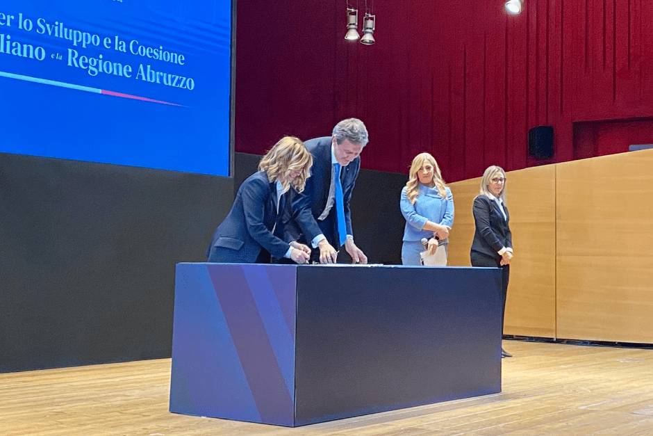 MELONI A L’AQUILA: PAOLUCCI, “FIRMA DI PROPAGANDA CHE CERTIFICA TRE ANNI DI RITARDO DI MARSILIO”