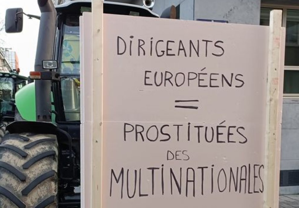 PROTESTE TRATTORI NON SI ARRESTANO IN ABRUZZO: “GOVERNO ITALIANO E UE MORTIFICANO AGRICOLTORI”