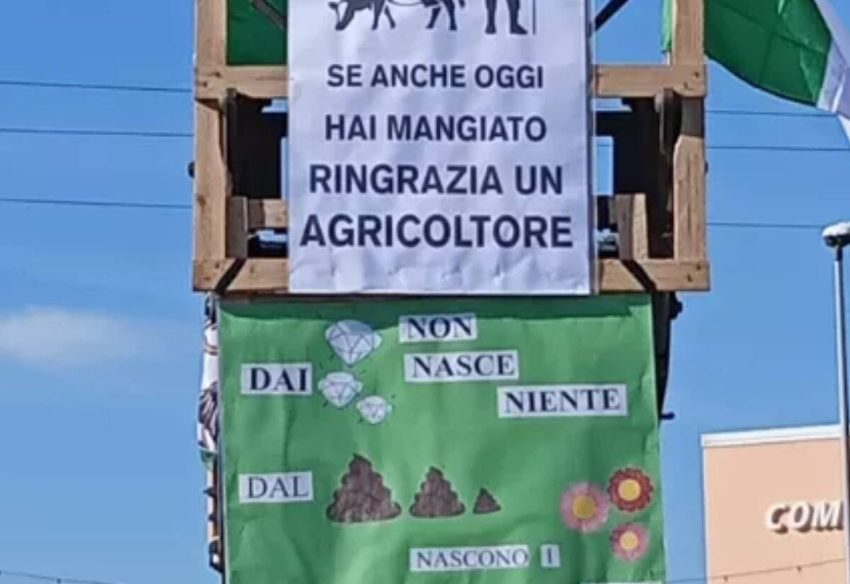 PROTESTA TRATTORI A L’AQUILA: “IN GIOCO IL FUTURO DEI NOSTRI FIGLI”