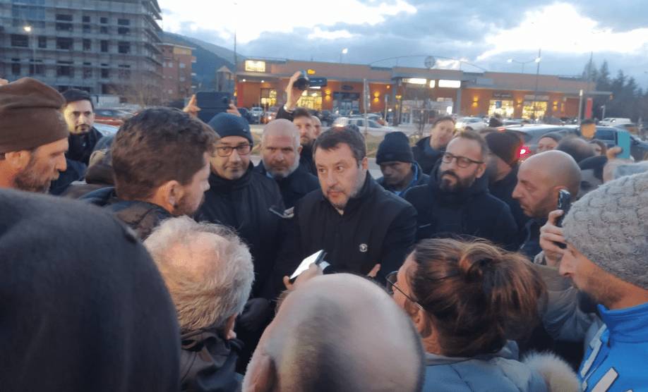 L’AQUILA: SALVINI INCONTRA AGRICOLTORI IN PIAZZA D’ARMI, “FERMARE FOLLIE EUROPEE”