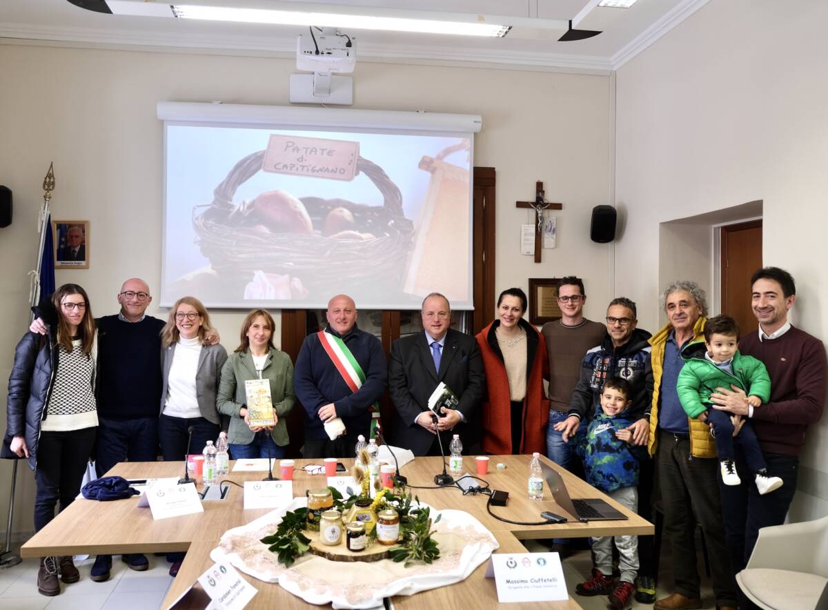 CONCORSO NAZIONALE “IL MIELE DEL SINDACO” A CAPITIGNANO: PREMIATA LA DITTA “TERRA DELL’ALTO ATERNO”