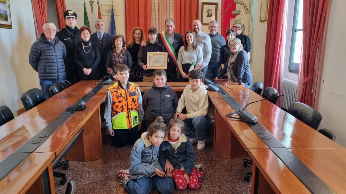 RICONOSCIMENTO IN COMUNE A FOSSACESIA PER IL RAGAZZO CHE HA SALVATO UN CAPRIOLO IN MARE