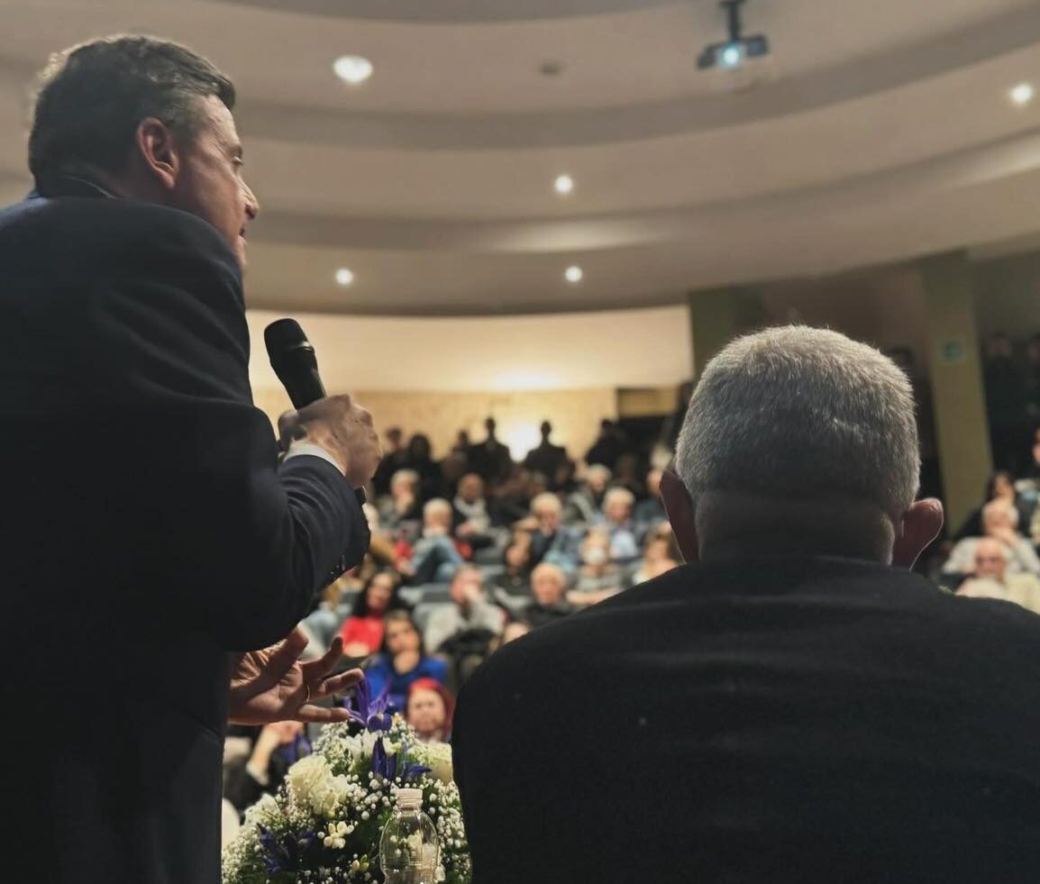 REGIONALI: CALENDA, “DA MARSILIO CLIENTELISMO INDEGNO CON 17 MILIONI DI MANCETTE”