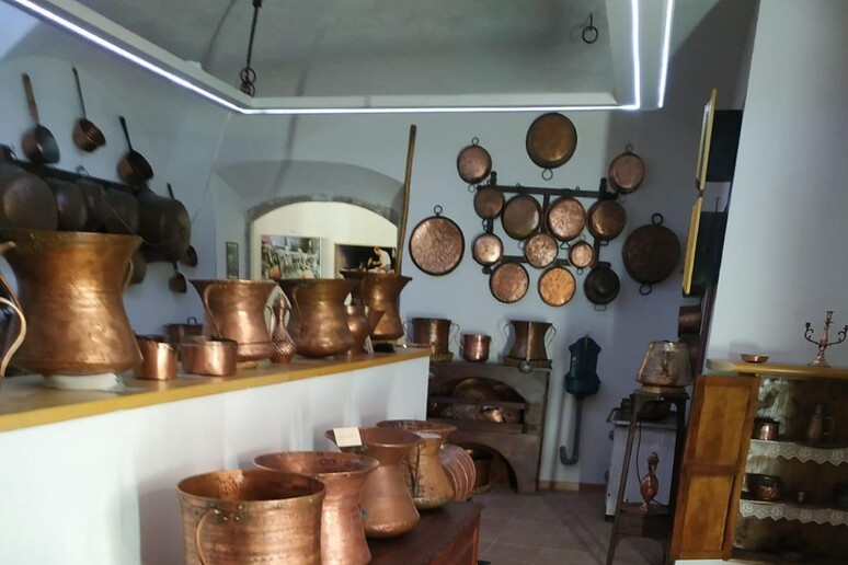 APRE AL PUBBLICO LA CASA DEI BISNONNI A RAIANO PER FARNE UN MUSEO DEL RAME